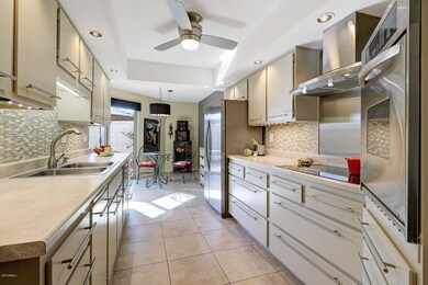 10645 W Hutton Dr, Sun City, AZ 85351 - photo 2