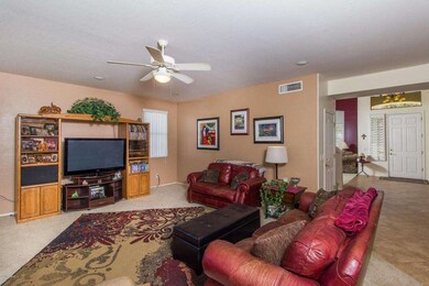 006_FAMILY ROOM