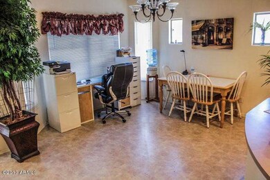 05 - Eat-In Kitchen