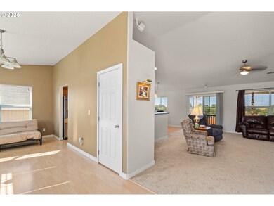 2269 NW Eucalyptus Dr, Hermiston, OR 97838 - photo 5