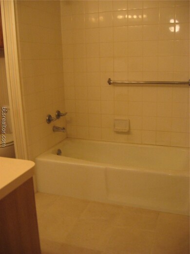 1719 Laura Ln unit CS, College Station, TX 77840 - photo 4