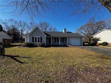 336 Cheltenham Dr, Winston Salem, NC 27103 - photo 2