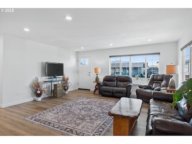 3721 Joe Ave, Roseburg, OR 97471 - photo 5