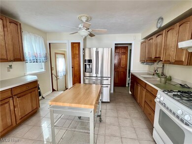 1935 Rockefeller Rd, Wickliffe, OH 44092 - photo 4