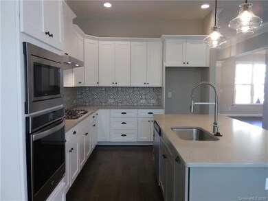 Spacious area for two cooks!
