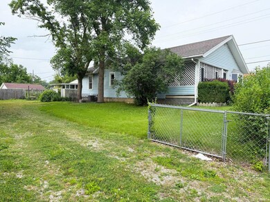 1112 W Broadway St, Kokomo, IN 46901 - photo 3