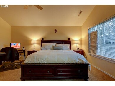 19478 Hollygrape St, Bend, OR 97702 - photo 7