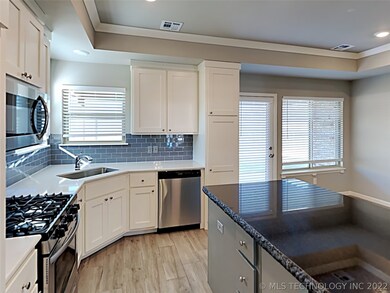 3642 E Cherryhill Ct, Broken Arrow, OK 74014 - photo 5