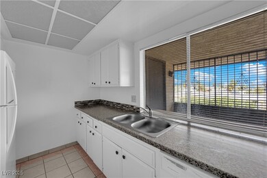 Kitchen/ View