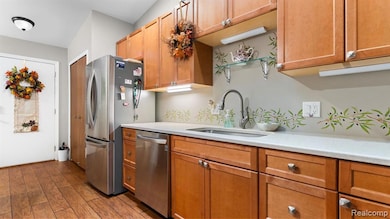 25106 Hamilton Ct, South Lyon, MI 48178 - photo 4