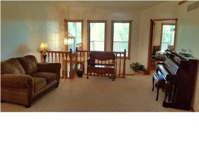 Kitchen & breakfast nook include hard wood floorin