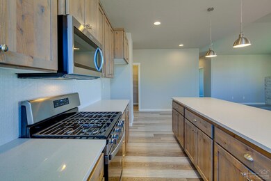 663 NW Rimrock Dr, Redmond, OR 97756 - photo 6