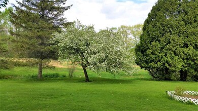 223 N Hemlock Rd, Charlestown, NH 03603 - photo 4