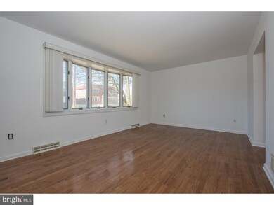 228 Edgewood Ave, Folsom, PA 19033 - photo 4