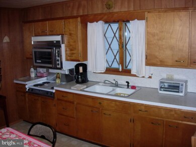 435 E Abbott St, Lansford, PA 18232 - photo 5