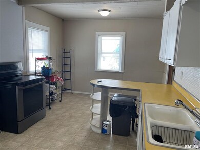 3433 N Fillmore St, Davenport, IA 52806 - photo 6