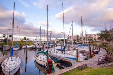 1306 Marina Bay Dr unit 211C, Clear Lake Shores, TX 77565 - photo 5