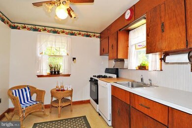 1253 Elm Rd, Halethorpe, MD 21227 - photo 3