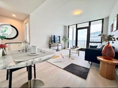 Longfield unit 17I, Flushing, NY 1154 - photo 2