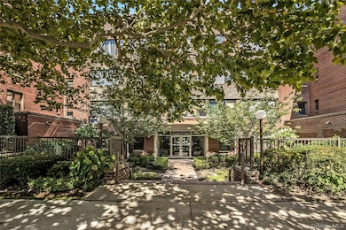 15 Hill Park Ave unit 1C, Great Neck, NY 11021 - photo 4