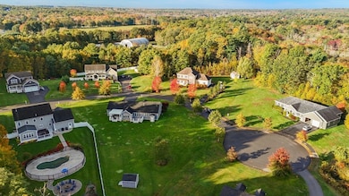 547 Mockingbird Ln, Dighton, MA 02715 - photo 3