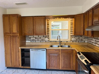 Kitchen With Lots Of Storage Space