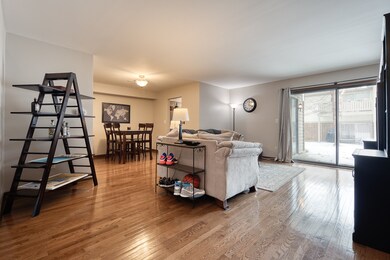 1519 Harbour Ct unit 1A, Schaumburg, IL 60193 - photo 3
