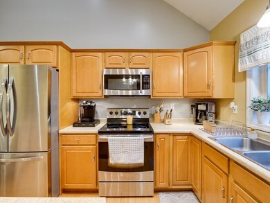 8 Chippewa St, Hubbardston, MA 01452 - photo 6