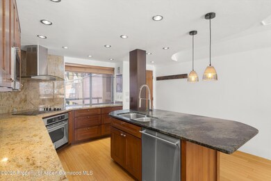 06-1125VineSt_2504_106