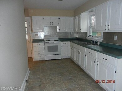 709 N Gordon St, Marshall, MI 49068 - photo 2