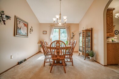 215EEdmontonDr_0004