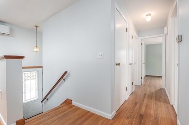 77 Middle Rd Cumberland ME-large-014-031