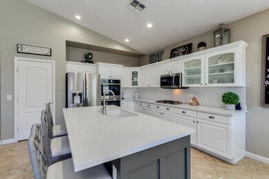 Island w/ Breakfast Bar