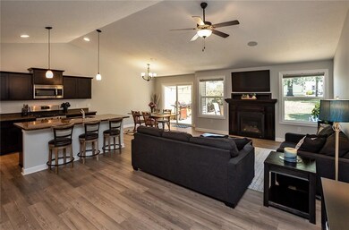 2805 54th St, Des Moines, IA 50310 - photo 4