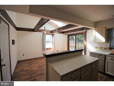 527 Trappe Ln, Langhorne, PA 19047 - photo 3