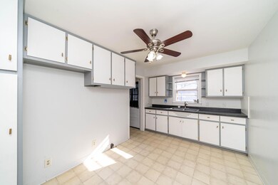486 Cliff St (3 of 16)