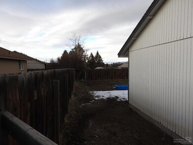 3221 SW Reindeer Ave, Redmond, OR 97756 - photo 4