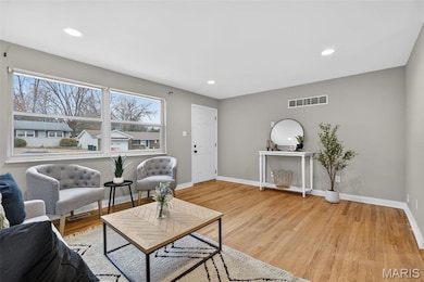 520 Rebecca Dr, Saint Charles, MO 63301 - photo 4