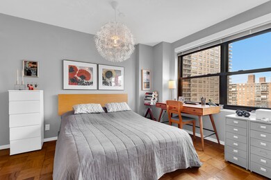 Lincoln Towers unit 14G, New York, NY 10023 - photo 3