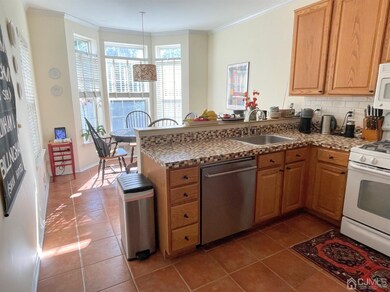 Eat-in Kitchen