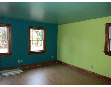Studio/Study/Office.