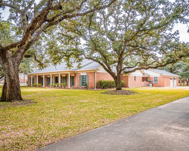 2716 Oak Dr, Bay City, TX 77414 - photo 2