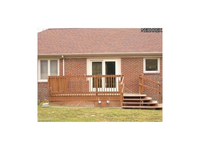 LARGE DECK AREA OFF DINING AREA