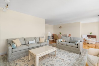 The living room is 21'8