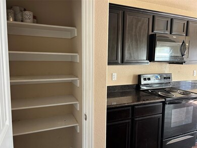 905 Oakmont Dr, Ennis, TX 75119 - photo 5