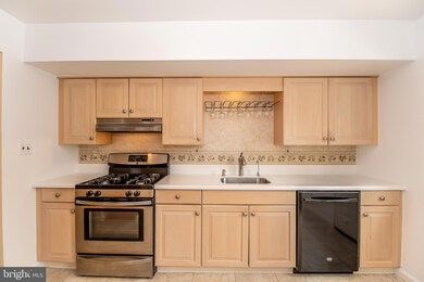 14 Pond View Dr, Plainsboro, NJ 08536 - photo 7