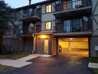 1674 Ishnala Dr unit 102, Naperville, IL 60565 - photo 2