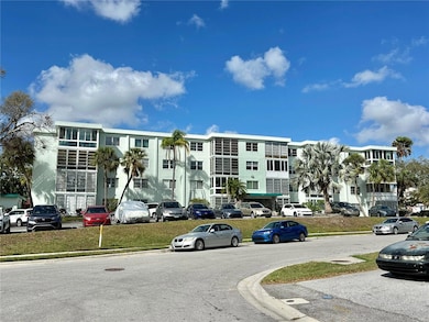 100 Waverly Way unit 302, Clearwater, FL 33756 - photo 2