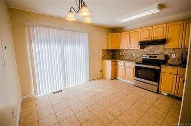 115 Woodview Dr, Statesville, NC 28625 - photo 3