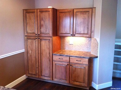 190 N Cleveland St, Mount Angel, OR 97362 - photo 3